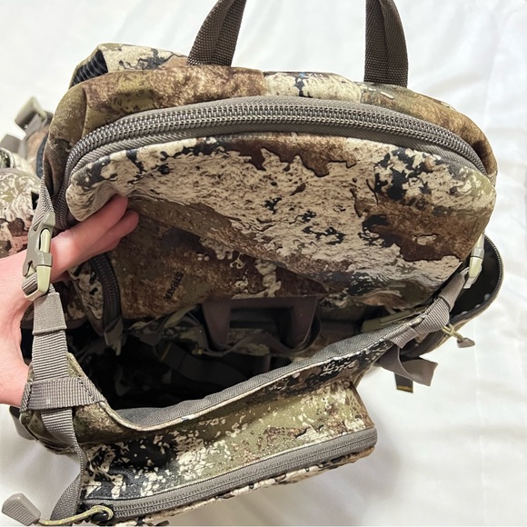 Cabela’s Bow & Rifle 2500 True Timber Strata backpack hunting - Picture 4 of 9